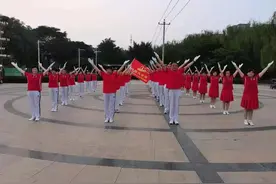 夜幕下的大金操人 文/毕雨民图片