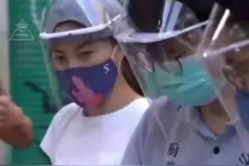 连夜捐物资去河北，亲自给基金会工作人员做饭，郭晶晶才是真豪门图片