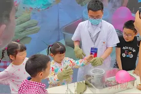 看鲜花秒变冰块！这堂“液氮实验课”告诉你如何冻存干细胞图片