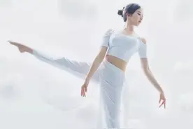 腹有诗书气自华，央视一姐活出了女人美的最高境界图片