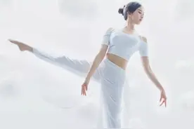 腹有诗书气自华，央视一姐活出了女人美的最高境界图片