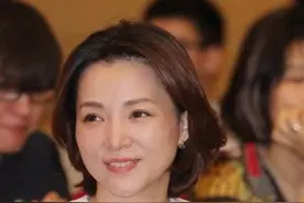 从“央视名嘴”到“辱华”封杀，52岁的邱孟煌，如今成了过街老鼠图片