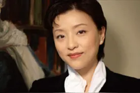 杨澜：抛弃在银行上班的丈夫，27岁嫁给百亿富豪，如今她怎样了？图片