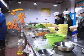 一餐饭丨76天后重启 久违剧组的油盐酱醋图片