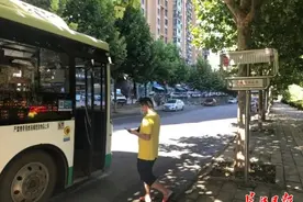 早安武汉｜公交车“画圈圈”多绕4公里？网友发帖质疑，周边居民却点赞图片