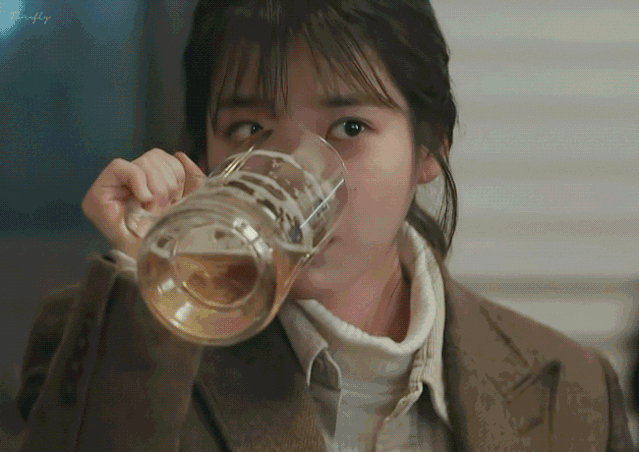 “即使爸爸再忙，也会抽空看美女。”看了娃造的句我笑到打鸣