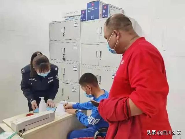 太方便！川渝黔首次申领居民身份证“跨省通办”业务成功办理