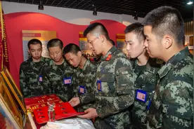 参观支队史馆，汲取军旅前行力量——武警浙江总队机动支队严密组织新战友参观支队史馆图片