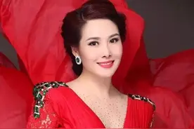 青年歌唱家雷蕾在歌声中绽放图片