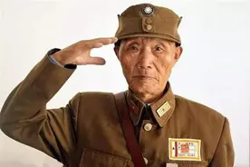他12岁开始扛枪打鬼子，70年后看到当年照片，不禁热泪盈眶图片