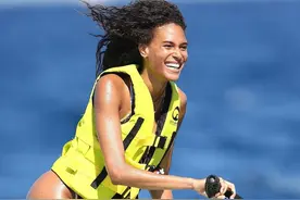 维密超模 辛迪·布鲁纳 Cindy Bruna 法国 圣特罗佩海滨图片
