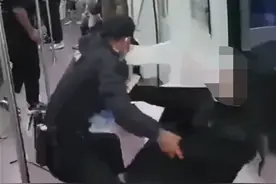 西安地铁刷屏，女乘客衣服快被扒光！连句道歉都没有吗图片
