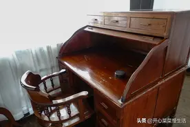 广州黄埔军校的校长室摆着一张桌子，看起来像钢琴，实际非同寻常图片
