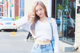 吴宣仪穿热裤大秀美腿，夏季元气少女感满满图片