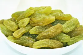 葡萄干甜甜的很多人都爱吃 但又怕糖高导致糖尿病 真的是这样吗？图片
