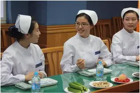 三甲医院夜班工作15小时，能赚多少钱？护士：吃着饭眼泪下来了图片