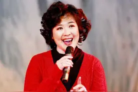 歌唱家万山红：离异后至今单身，与儿子是一个屋檐下的“租客”图片