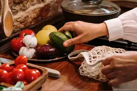 冬季“养生”火锅局图片