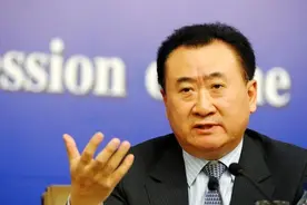 自己资产缩水千亿，他依旧花20亿买恒大股权，他还曾帮助万达脱困图片