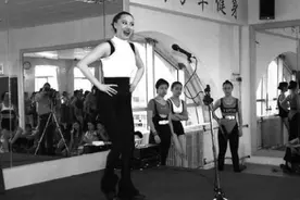 马华：我国健美皇后，41岁病逝，5年后，悲痛的父亲也随她而去图片