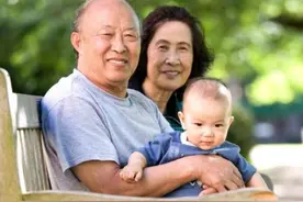 请个保姆每月6000，太贵！婆婆给500就解决，聪明了图片
