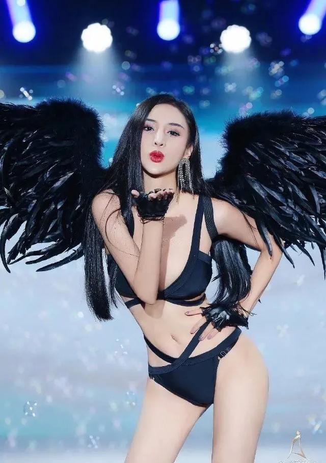 大学游泳课鸡皮肤