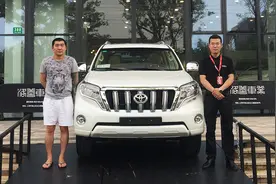 自己全款买车，但是4S店拖了半个月才给车，正常吗？视频封面