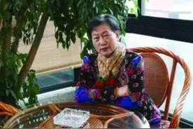 隐形富婆"钱燕萍"，靠古董发家致富，她的一件藏品故宫都没有图片