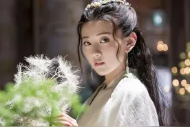 《双世宠妃》娃娃脸梁洁可爱到犯规，穿上仙女裙装美出天际图片