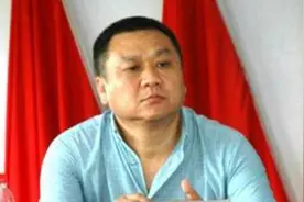 1999年，石二群抢银行208万，被捕时成亿万富翁，娶4个老婆生12子图片