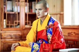 中国最帅和尚释明心，放弃铁饭碗，出家是逃避现实还是向往自由？图片