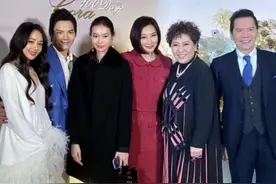 向佐郭碧婷爱女百日宴，向太抱孙女合不拢嘴，萧敬腾等现场道贺图片