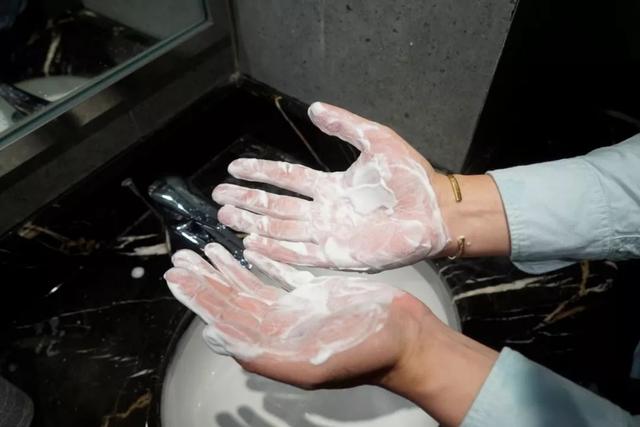 鑷敺浜鸿濡備綍娲楃櫧锛? onerror=