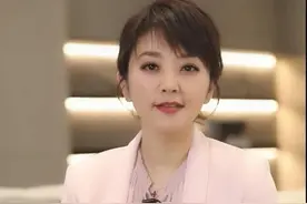 主持人方琼谈起家庭眼中含泪，由母亲带大，顶撞父亲成终生遗憾图片