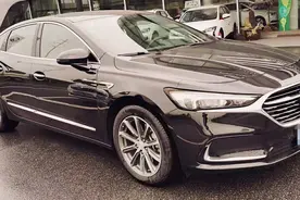 到店体验20款别克君越，连降6万，车长超5米，内饰也太豪华了图片