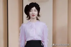 天热了，裤子可以收起来了！今年流行“雪纺衫+半裙”，时髦显瘦图片