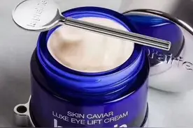 推荐几款最适合送给妈妈的化妆品！“我说不要我女儿非给我买”图片