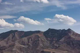 新疆天山：天边的云图片
