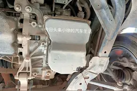自动变速箱油这样换，又干净还省钱，方法教给大家，快来看看吧图片