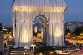 老头花一个亿，用一块 "破布" 把凯旋门包了16天！网友：是美还是丑图片