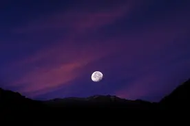 他乡纵有万家灯，不及故乡一轮月图片