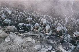 中国老兵战场缴获外国兵器，看似空心金属球，实际杀伤性很大图片