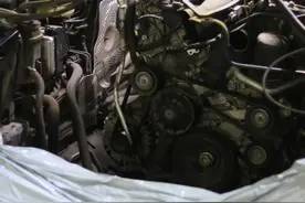 老车翻新：整备11年的奔驰W221，经典S350重回新车状态图片