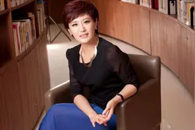 从央视名嘴到"涉案被查",经历人生跌宕后的沈冰,44岁在家相夫教女图片