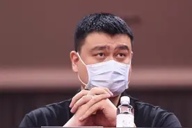 广东输不起？30秒被追5分，杜峰怒喷队员，姚明现场督战成透明人图片