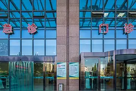 武汉市第四医院武胜路院区全面开诊  患者骨折50天不敢出门今天终于放心住院图片