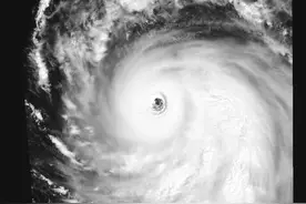 将超过17级！超强台风海神已成今年风王，台风眼又圆又深图片