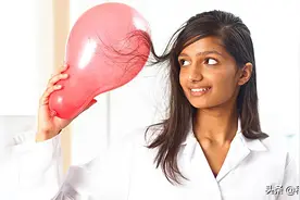 为何气球蹭一蹭就能贴墙上？因为有了电，电是怎么来的？图片