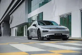 不想靠智能非要靠性能——小鹏P7图片
