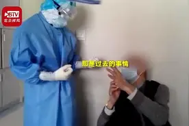 90岁老人怕浪费资源拔针拒绝治疗，医护人员苦口婆心劝说图片